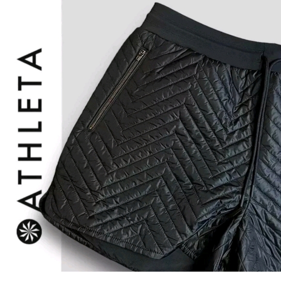 ATHLETA Apres Ski quilted Short Zip Pockets in black. Size 4 - Picture 4 of 15